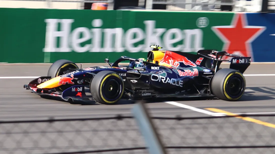 La Red Bull RB22 n° 6 d'Isack Hadjar en qualifications sprint du Grand Prix de Chine 2026