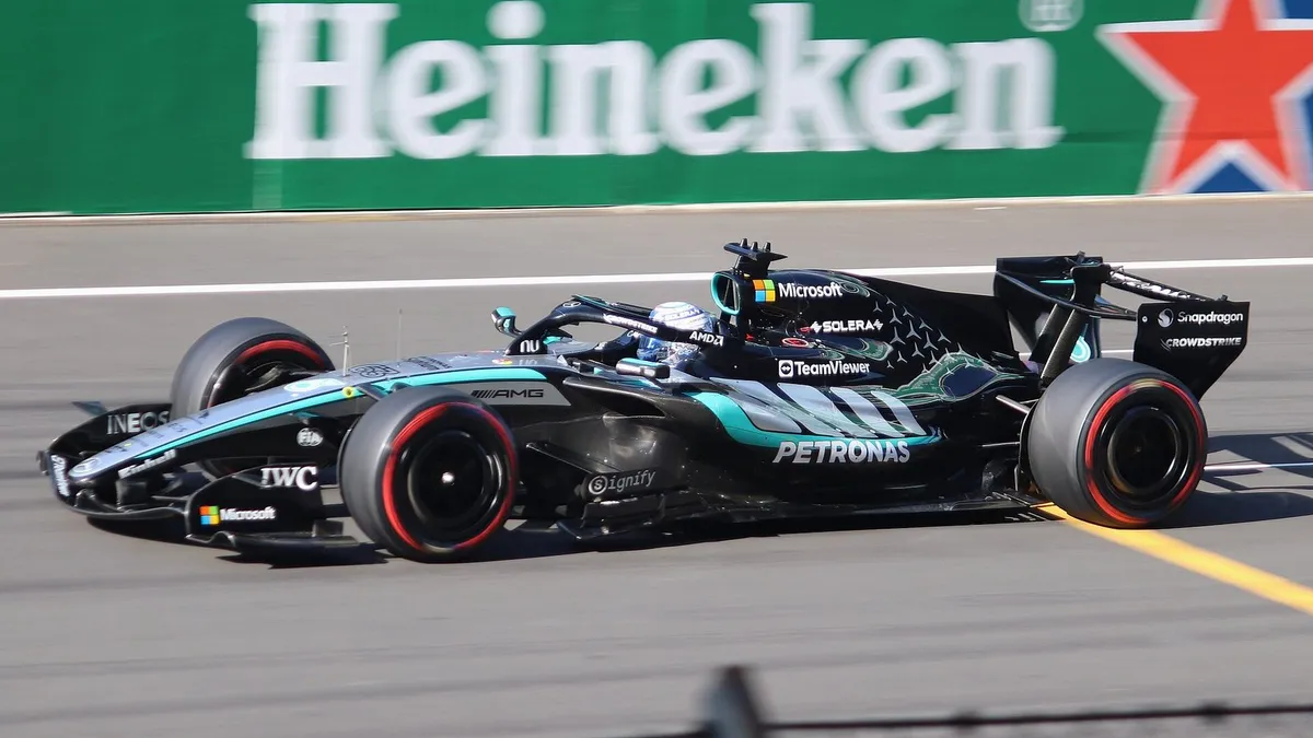La Mercedes de George Russell en qualifications du Grand Prix de Chine 2026