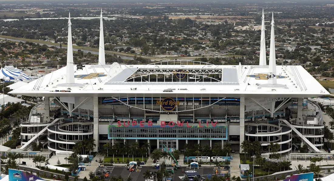 Vue aérienne du Hard Rock Stadium de Miami Gardens, autour duquel est tracé le circuit, pendant la semaine du Super Bowl LIV