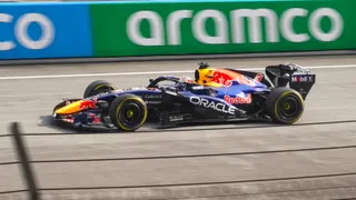 La Red Bull RB22 n° 3 de Max Verstappen en piste, lors des essais libres du Grand Prix de Bahreïn 2026