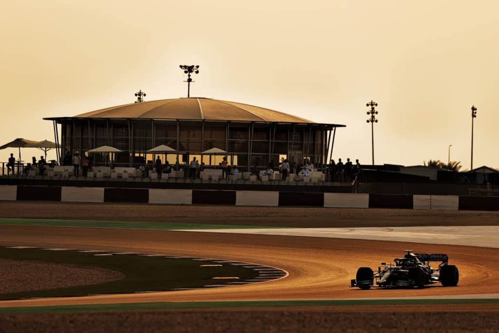 découvrez le programme tv de la f1 au qatar : horaires des courses, analyses des performances des pilotes et toutes les informations essentielles pour ne rien manquer de cet événement incontournable de la formule 1.