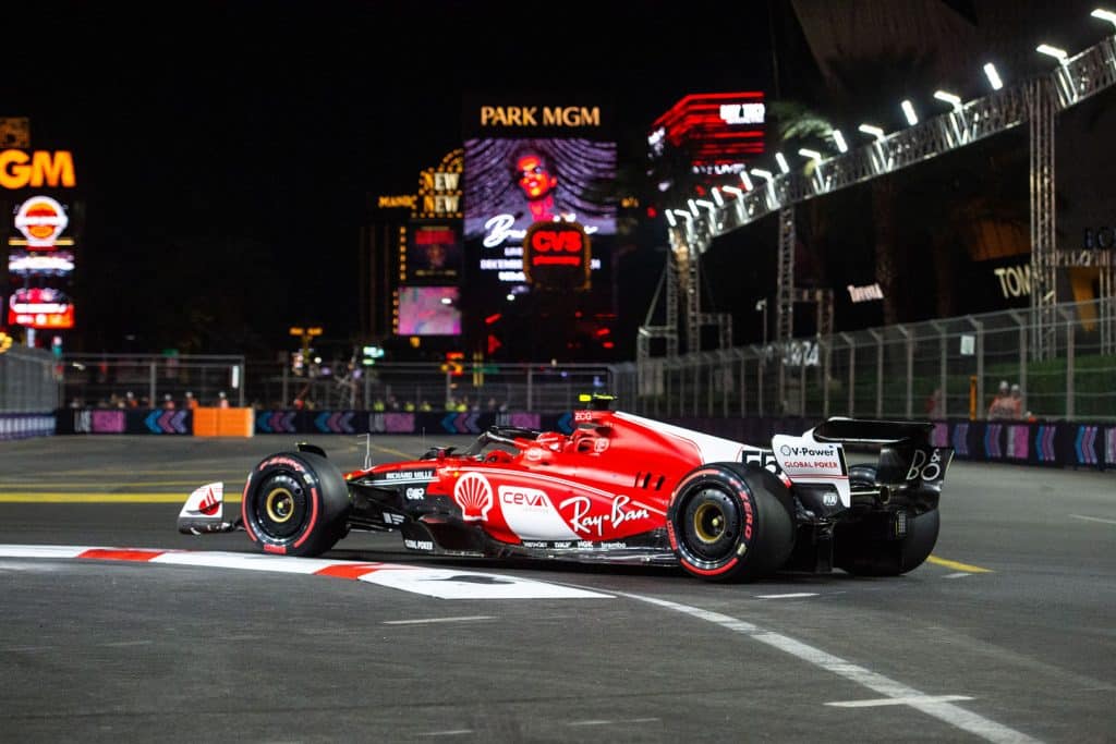 découvrez tout ce que vous devez savoir sur le gp de las vegas avec notre guide télévisé complet. suivez les courses, les pilotes et les moments forts de cet événement incontournable de la formule 1, tout en profitant d'analyses expertes et de commentaires en direct.