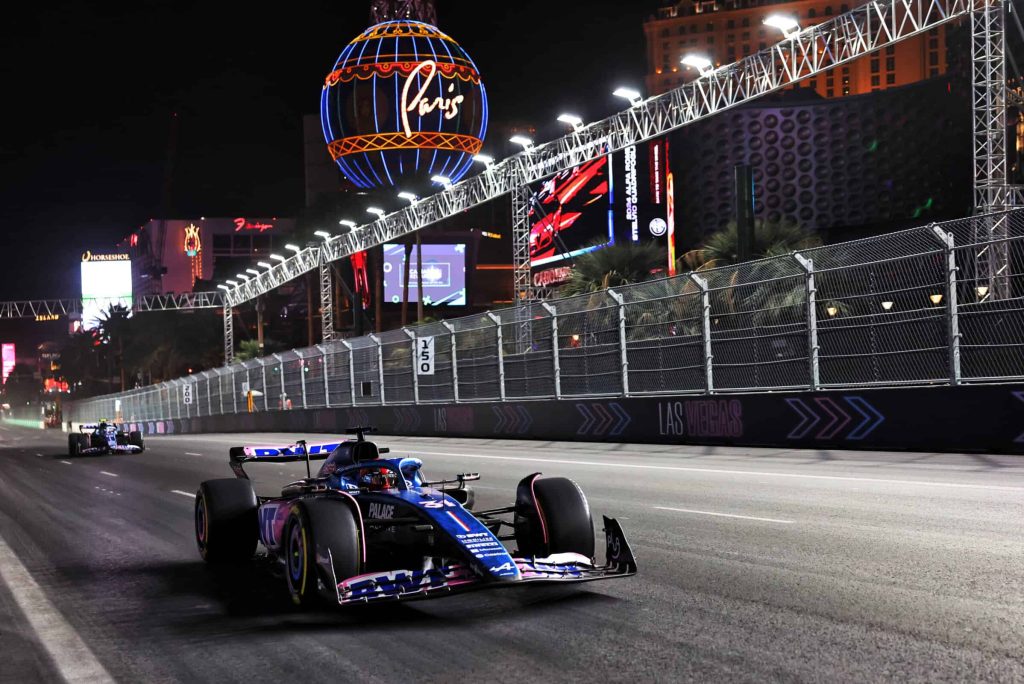 découvrez tout sur les essais libres du gp de las vegas 2024 en formule 1. ne manquez pas les premières impressions des pilotes sur cette nouvelle piste sensationnelle, avec des analyses, des temps forts et des informations exclusives sur cet événement incontournable du championnat.