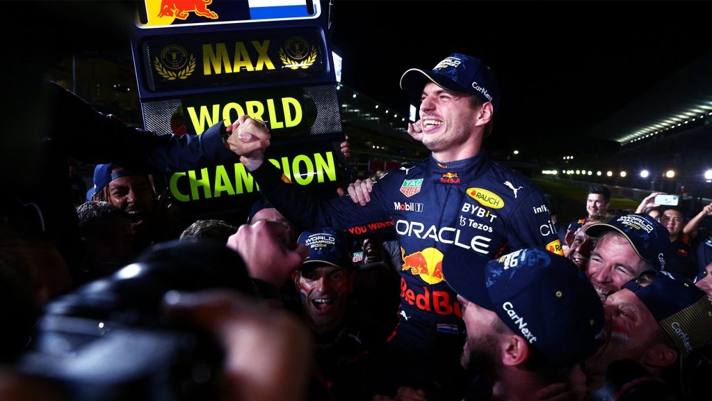 découvrez le parcours exceptionnel de max verstappen, le jeune prodige de la formule 1, et comment il a conquis son premier titre de champion du monde. revivez les moments marquants de sa carrière, ses défis sur la piste et ses exploits qui ont marqué l'histoire de la f1.