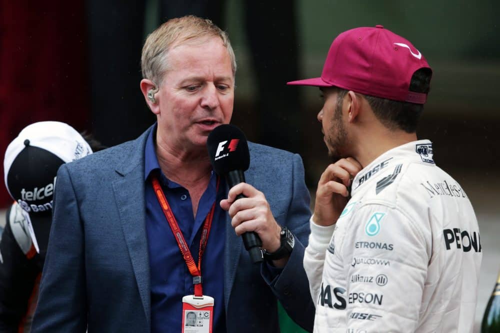 découvrez la vie et la carrière fascinante de martin brundle obe, ancien pilote de formule 1 devenu commentateur sportif. explorez ses exploits sur la piste et son influence dans le monde du sport automobile.