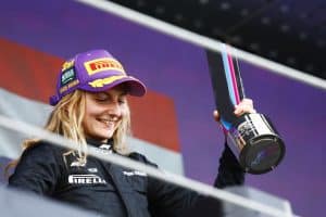 découvrez le monde captivant de la formule 1 avec le documentaire 'f1 academy' sur netflix. plongez dans l'univers des jeunes talents qui aspirent à devenir des champions, explorez leurs défis, leurs triomphes et l'intensité des courses. un voyage passionnant à ne pas manquer pour les fans de sports automobiles et de découvertes humanistes.