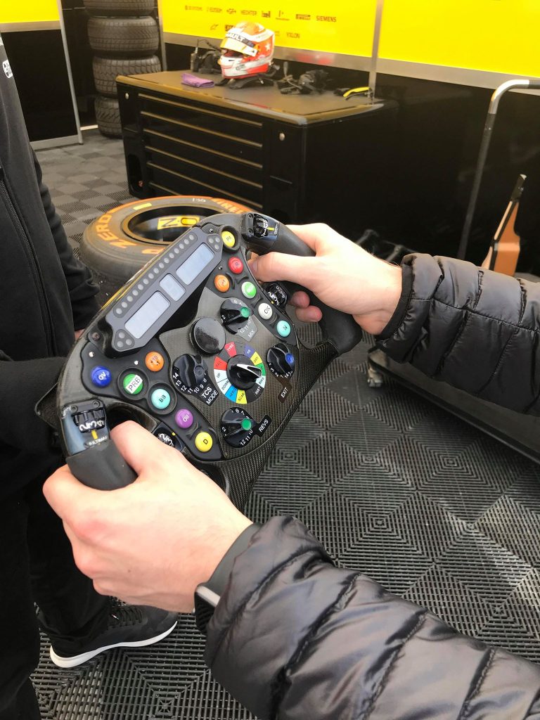 découvrez si la formule 1 est disponible sur disney+ ! plongez dans l'univers de la f1 avec des documentaires captivants, des récaps de courses et des exclusivités sur votre plateforme de streaming préférée.
