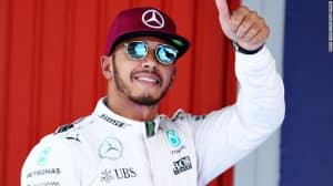 découvrez comment oscar piastri a triomphé lors du grand prix d'espagne, marquant une étape décisive dans sa carrière de pilote de formule 1. analyse des moments clés de la course et des performances remarquables qui ont conduit à sa victoire.